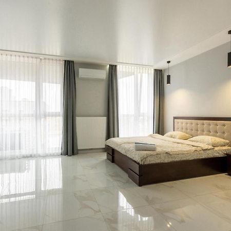 Vip Apartment Near Center Lemberg Exterior foto