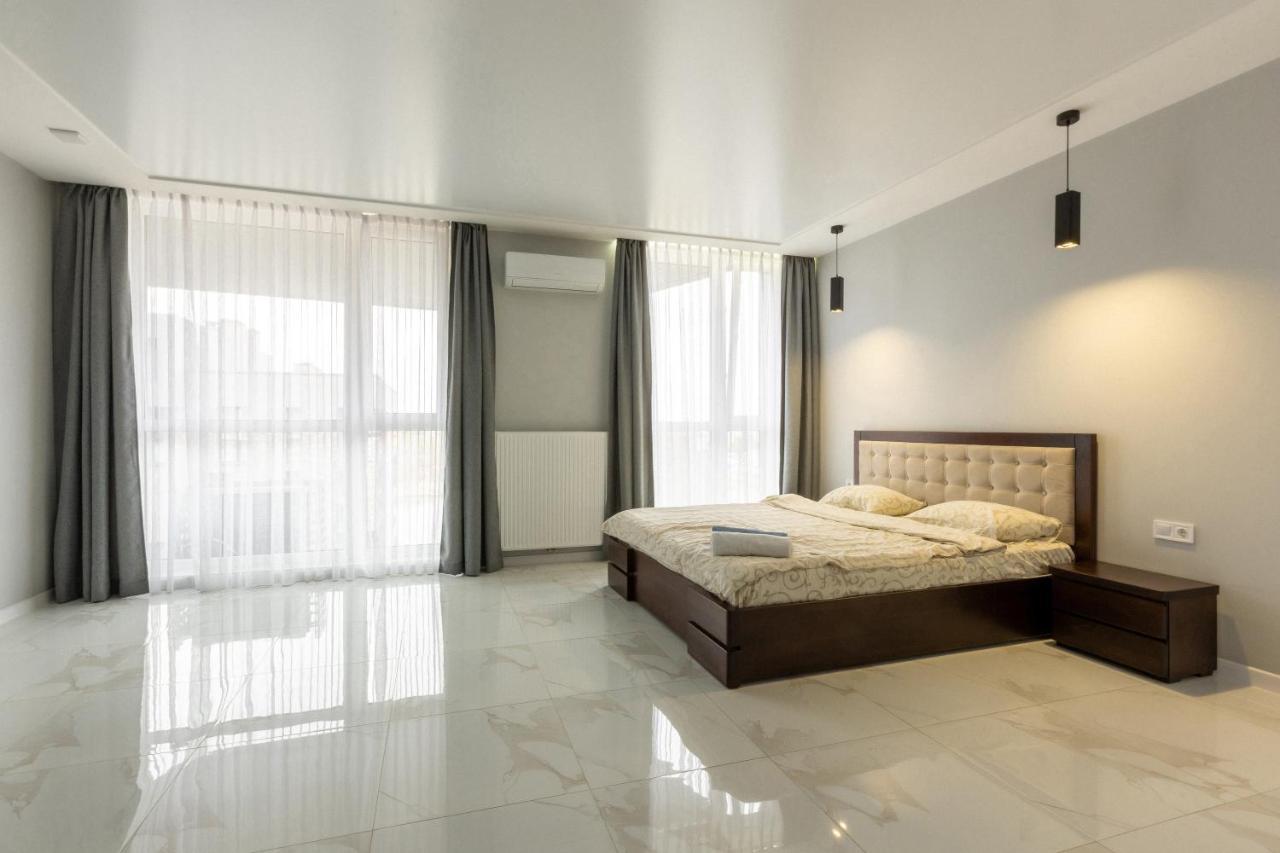 Vip Apartment Near Center Lemberg Exterior foto