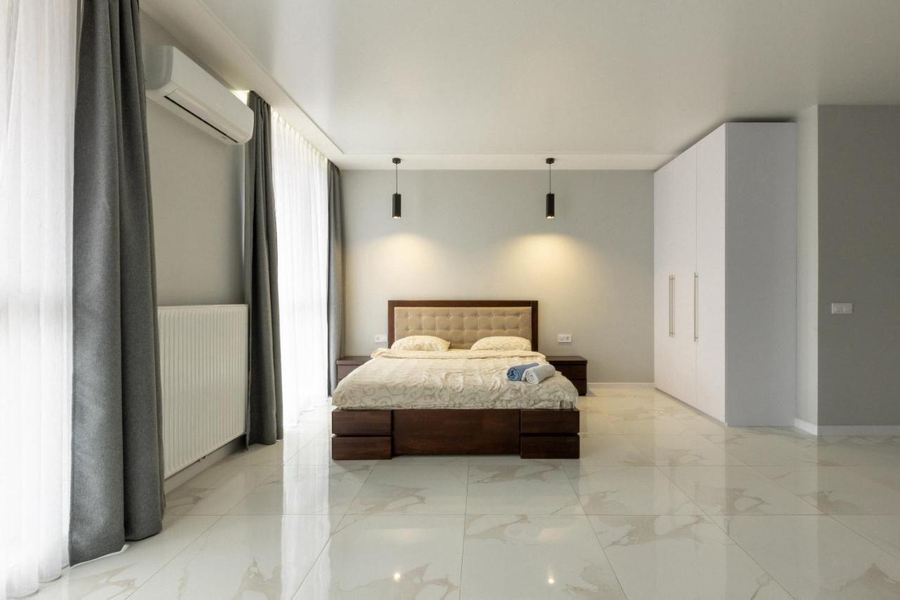 Vip Apartment Near Center Lemberg Exterior foto
